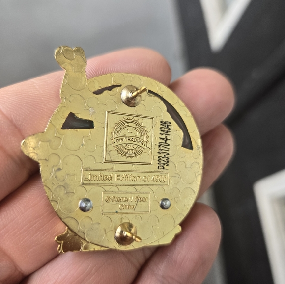 Flower and Garden 2015 Buzz Lightyear Limited Edition EPCOT Pin Trading Disney - Picture 2 of 3